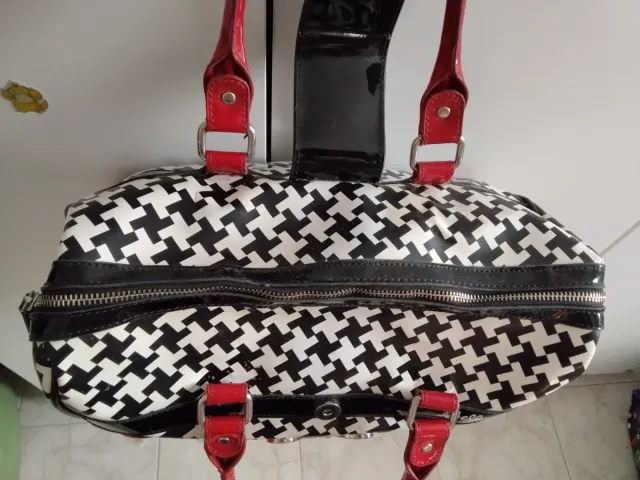 Borsa bauletto Hello Spank ecopelle lucida