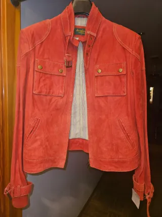 Cazadora de piel roja