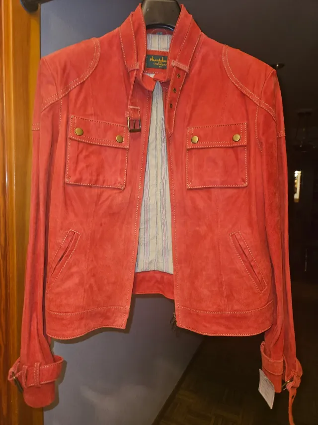 Cazadora de piel roja