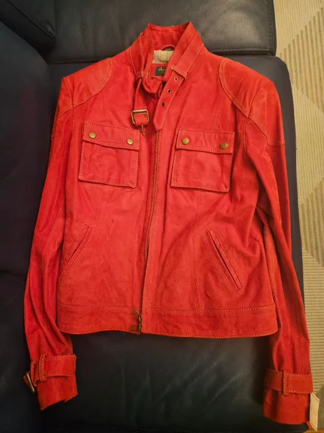 Cazadora de piel roja