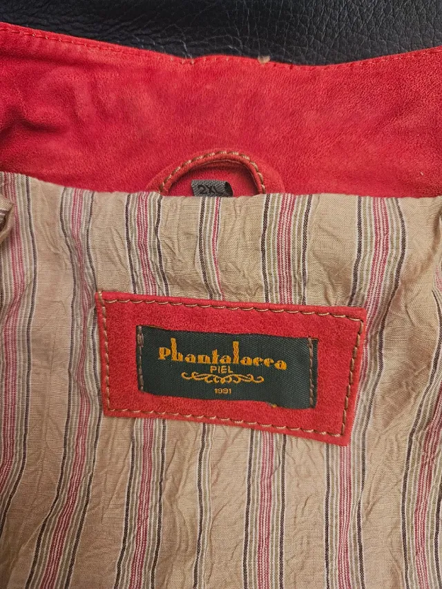 Cazadora de piel roja