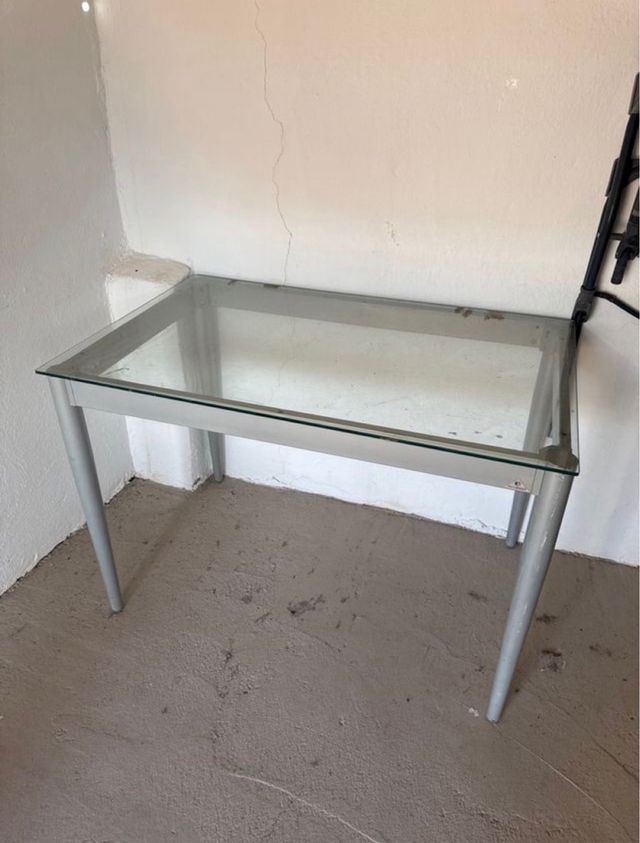 Mesa cristal y aluminio plateado