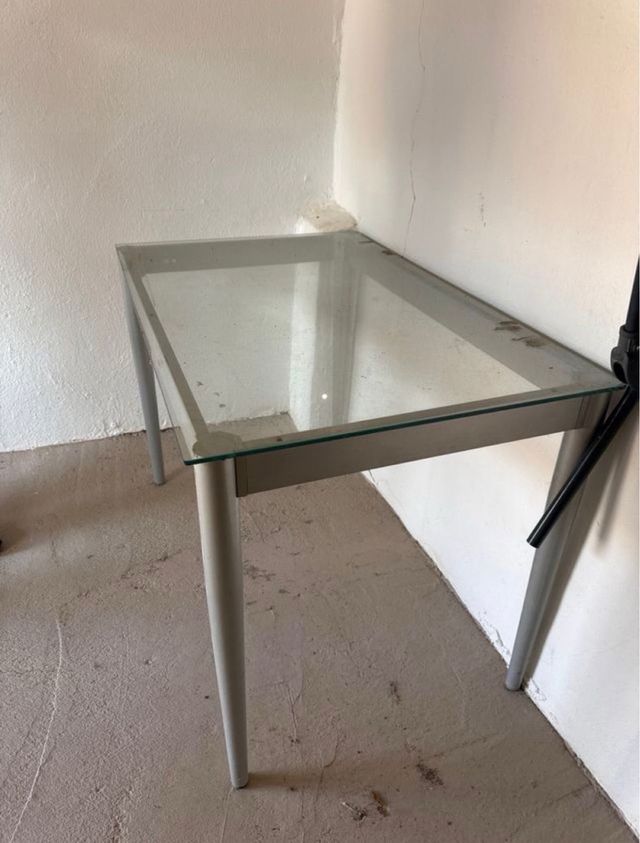 Mesa cristal y aluminio plateado