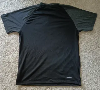 Camisa deportiva Adidas negra