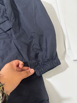 Chubasquero azul marino