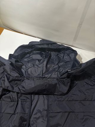 Chubasquero azul marino