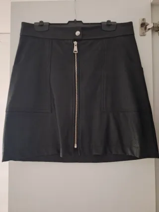 Falda cuero negra