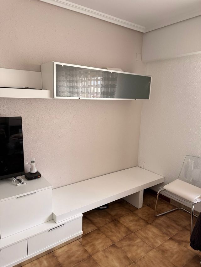 Mueble de comedor blanco