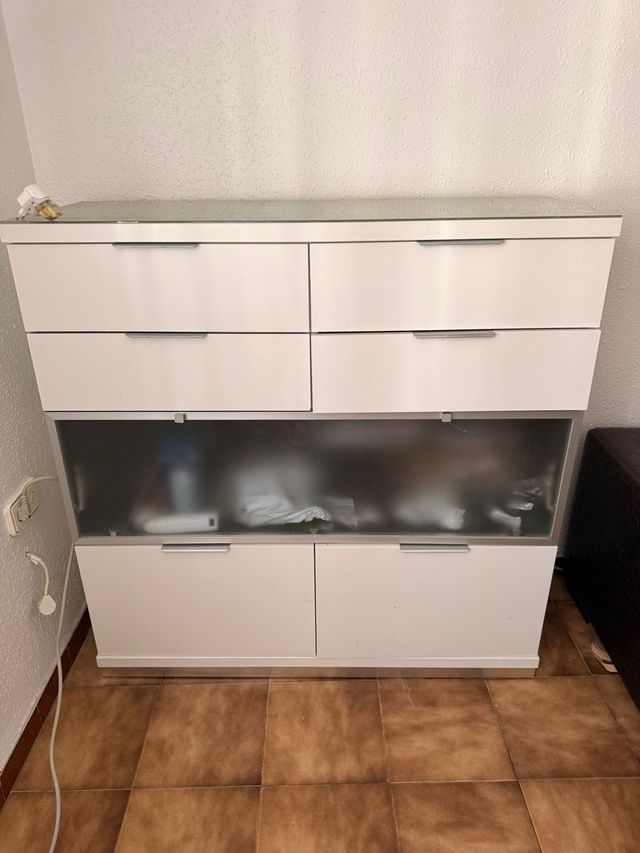 Mueble de comedor blanco