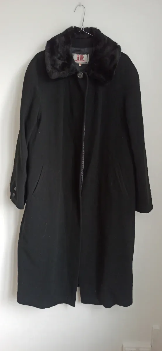Abrigo señora negro con cuello de pelo