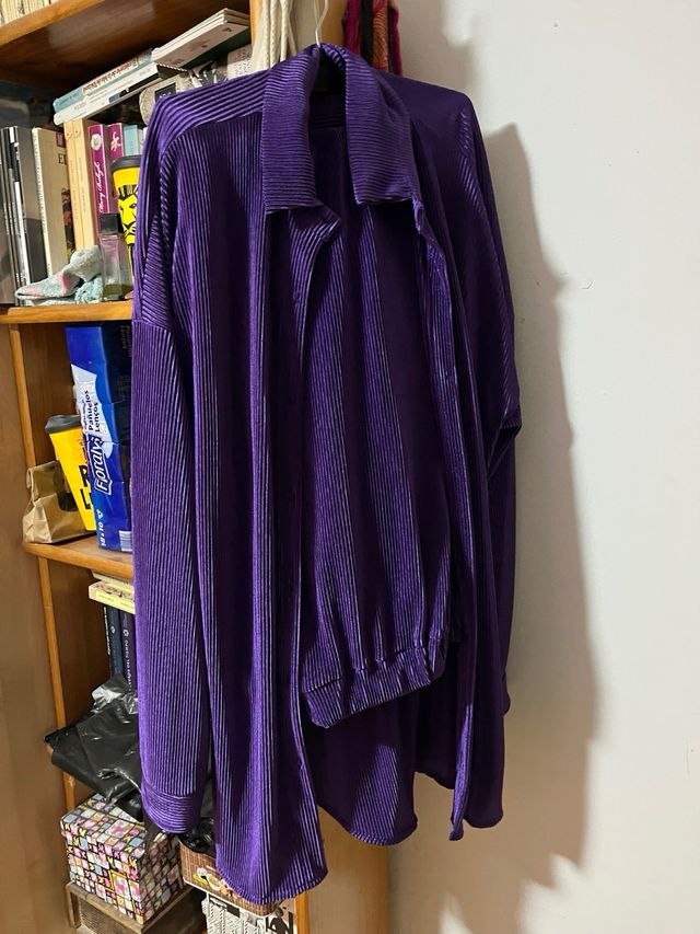 Conjunto fiesta chaqueta y pantalón morado