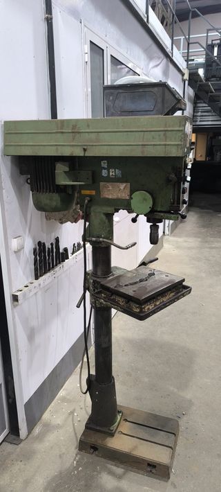 Taladro de columna vertical