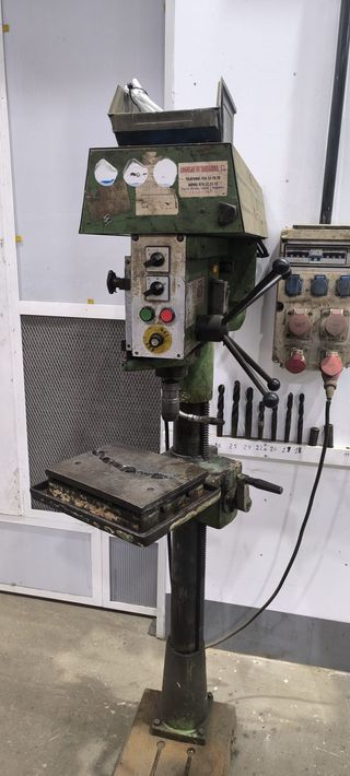 Taladro de columna vertical