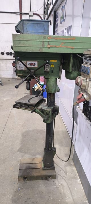 Taladro de columna vertical