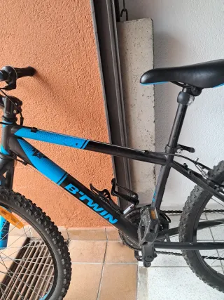 Bicicleta Btwin Negra y Azul