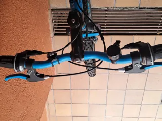 Bicicleta Btwin Negra y Azul