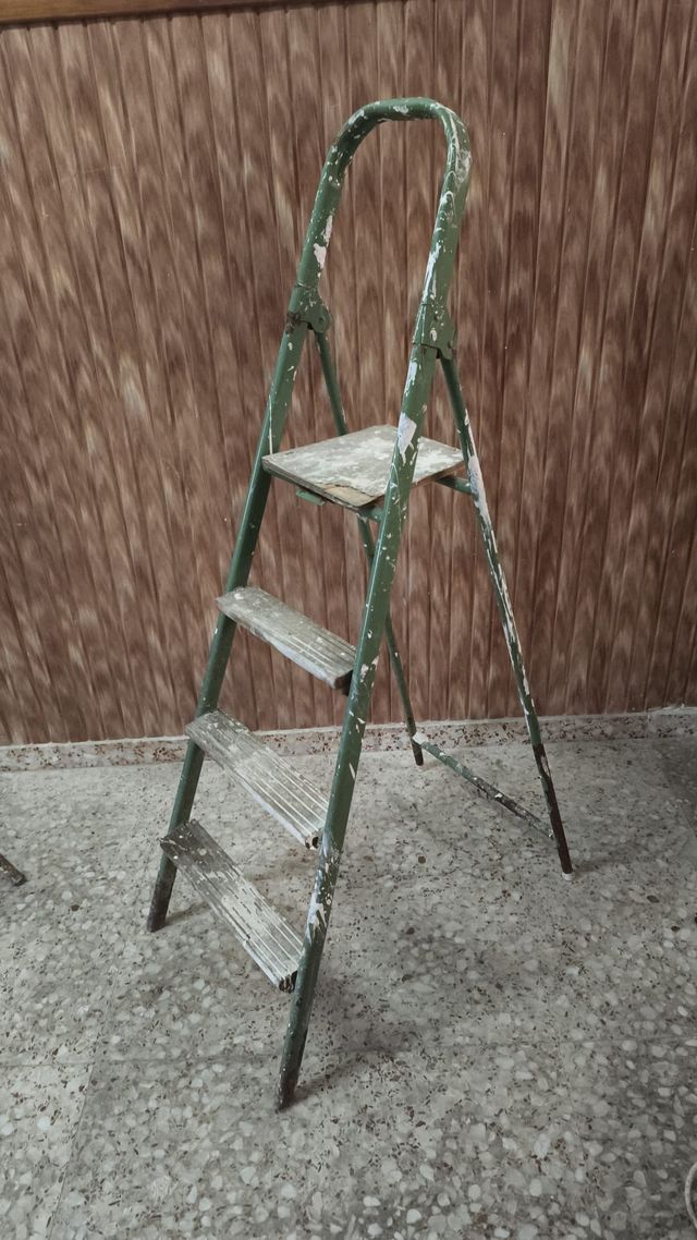 Escalera de pintor plegable