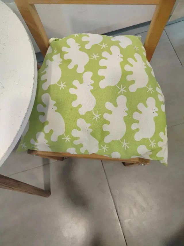 Mesa y silla infantil de madera