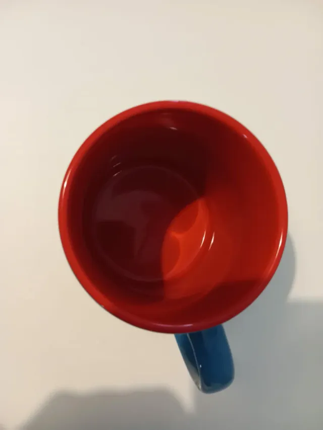 Taza cerámica azul y roja