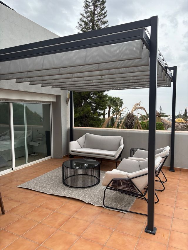 Toldo retráctil para exterior