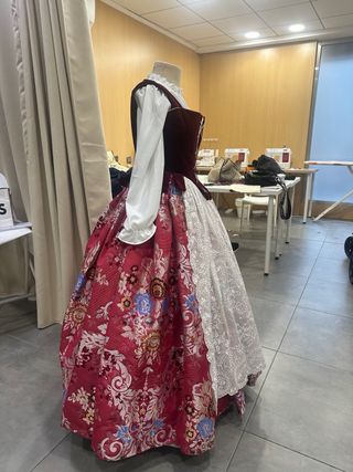 Vestido de Fallera Rojo y Blanco