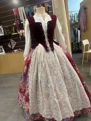 Vestido de Fallera Rojo y Blanco