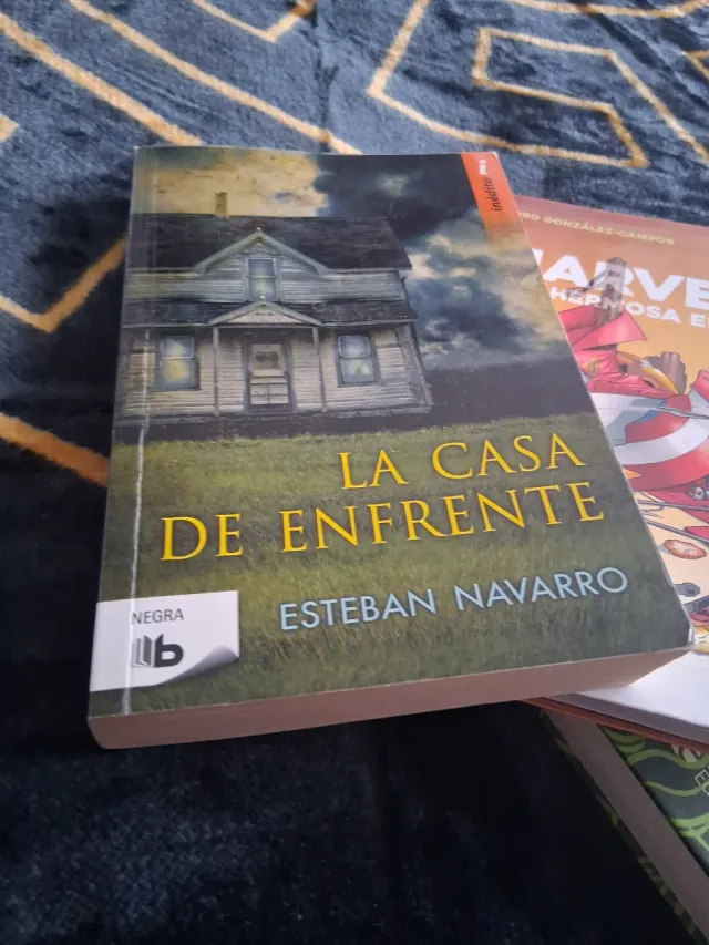 La casa de enfrente (Spanish Edition)