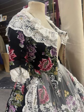 Vestido de fallera negro y multicolor