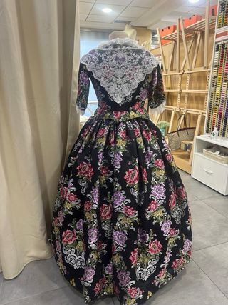 Vestido de fallera negro y multicolor