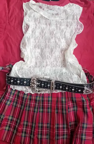 Blusa blanca de encaje  como nuevo sin ningún uso