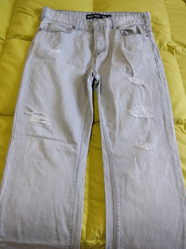 Pantalón chico /descosidos