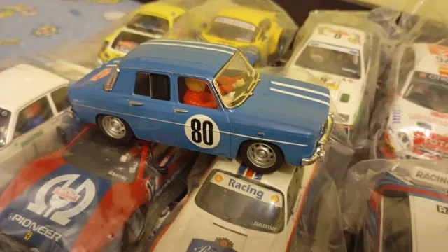 Coche Scalextric Azul con dorsal 80