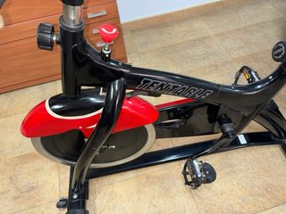 Bicicleta Estática Tentable Negra y Roja