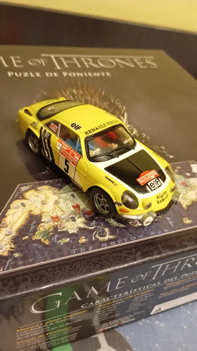 Coche Scalextric Renault Alpine Amarillo
