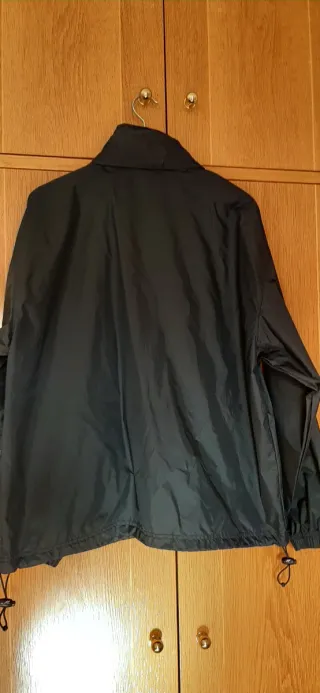 Cortavientos Reebok Unisex azul marino con capucha