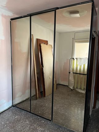 Guardaroba con ante scorrevoli a specchio