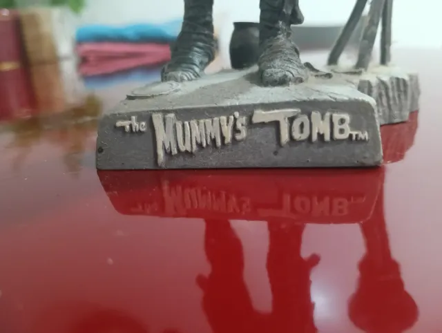 Muñeco NECA La Momia Oscilante