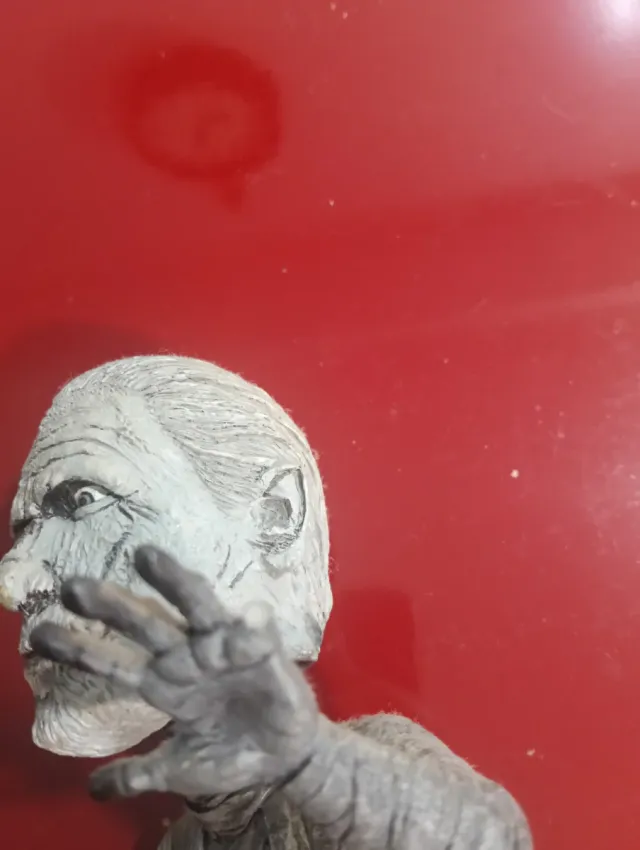 Muñeco NECA La Momia Oscilante