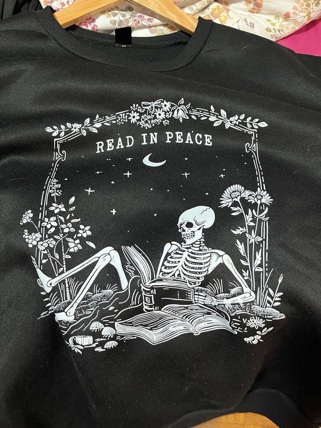 Suéter Read in Peace Esqueleto