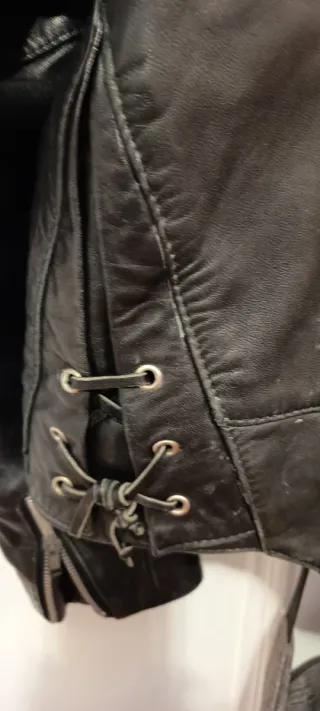 Cazadora de piel estilo rockero