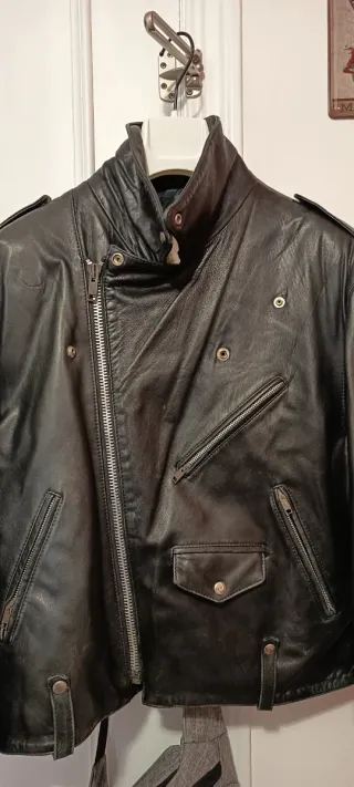 Cazadora de piel estilo rockero