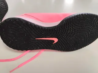 Zapatillas fútbol sala Nike rosas