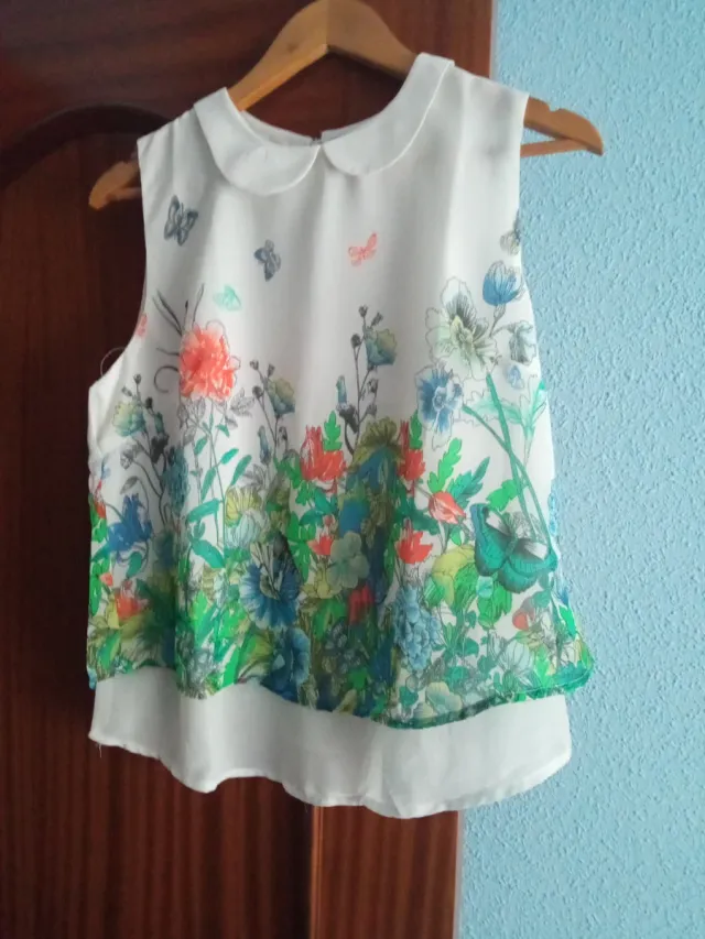 Blusa sin mangas con estampado floral