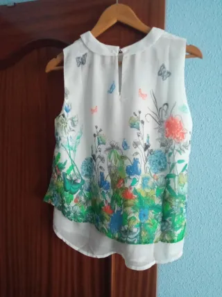Blusa sin mangas con estampado floral