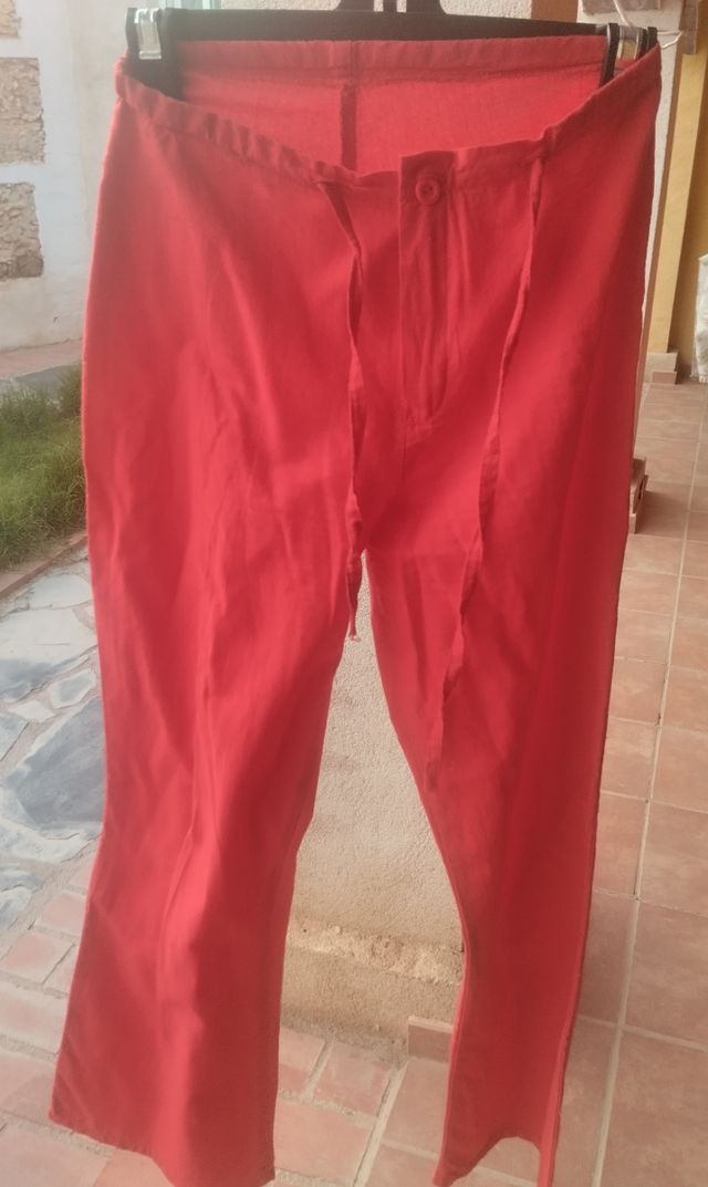 Pantalón rojo chica