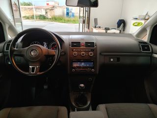 Volkswagen Touran 2015 1.2TSI TREND CON ENGANCHE