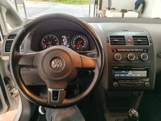 Volkswagen Touran 2015 1.2TSI TREND CON ENGANCHE