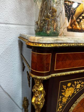 Aparador Napoleón III con mármol y marquetería