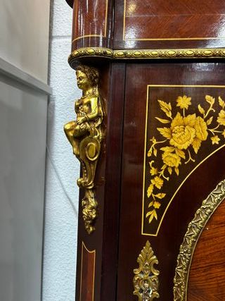 Aparador Napoleón III con mármol y marquetería