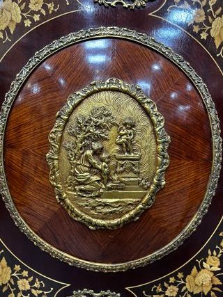 Aparador Napoleón III con mármol y marquetería